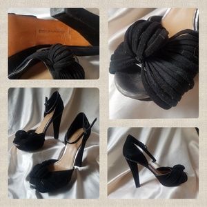 Black {Badgley Mischka} Peep Toe Heels